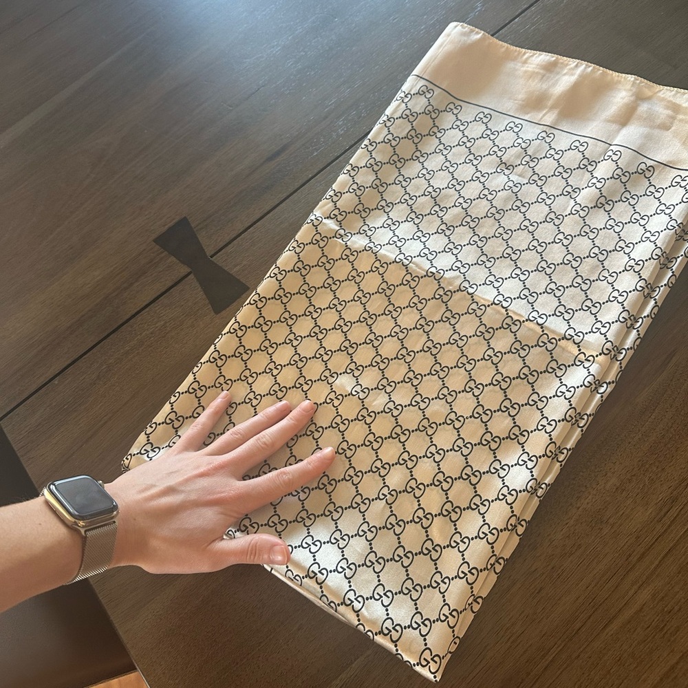 Authentic Beautiful Gold Shiny Gucci Logo Scarf